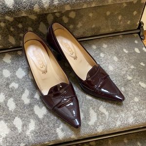 Eggplant color. Amazing shoe - black patent heel